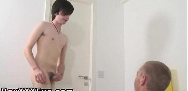  Twink movie of UK lads take turns face boinking each other, and deep